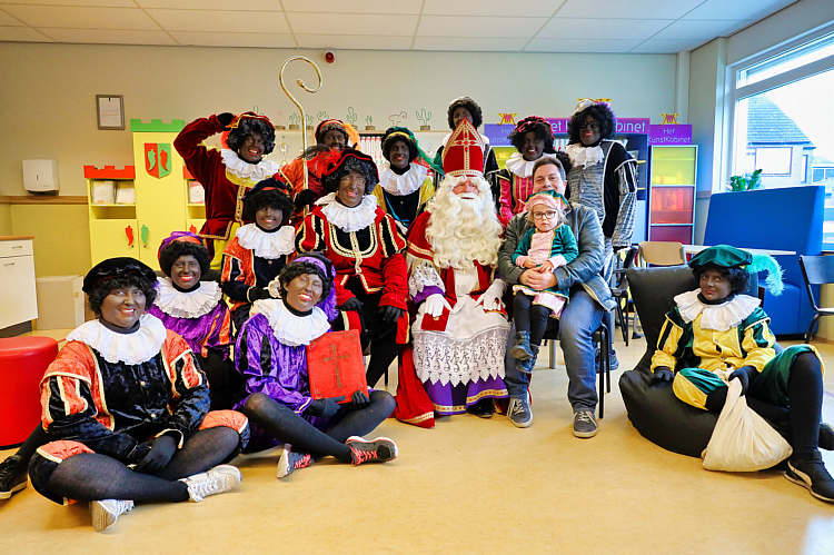 Aankomst van de Sint en zijn Zwarte Pieten in Waarder_092